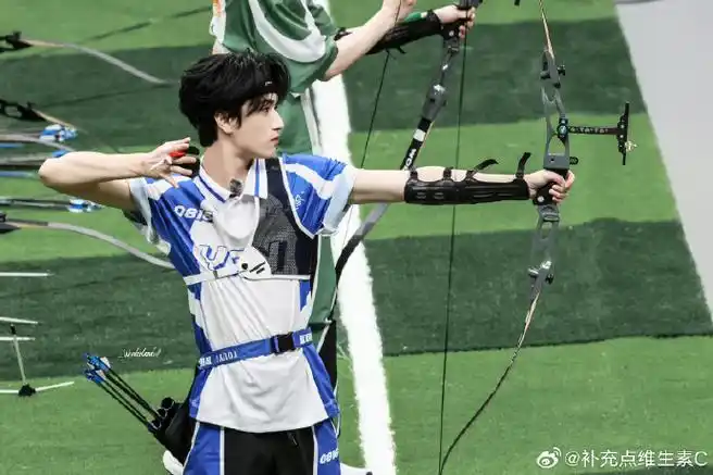 投 严浩翔又一射箭神图出现!
