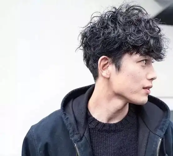 卷度的大小设定卷度的大小与发型的量感,质感,动感有直接影响,大卷量