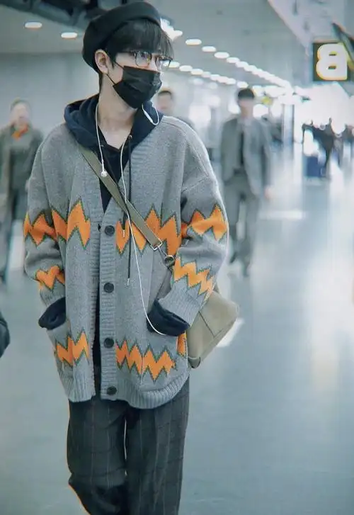 原创肖战复出路透照公开素颜露面好油腻粉色喊话想脱粉