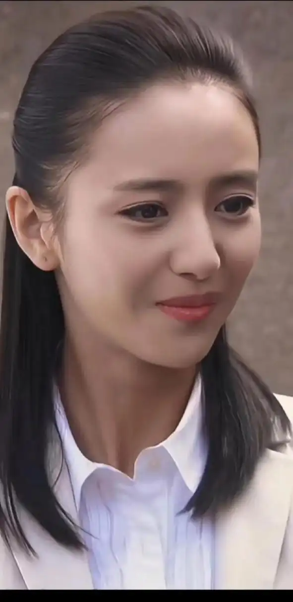 丽娅的小虎牙,一笑真漂亮! 最清纯女星  太美太动人了