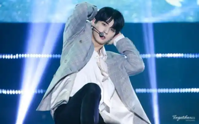 车银优银优focus裤子拉链没拉眼睛不知道看哪里的社死直拍