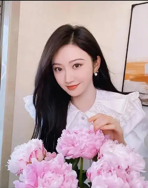 明星大侦探漫画形象_明星形象都是怎么包装_明星不注意形象新闻