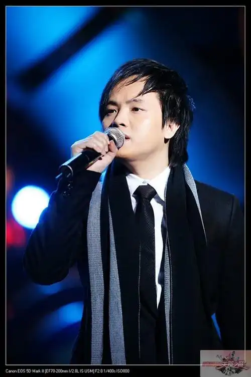 《郑源歌曲选编》