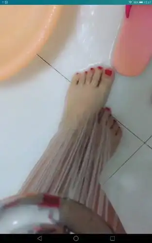 为什么我的脚总是有酸臭味,每天清洗两次.