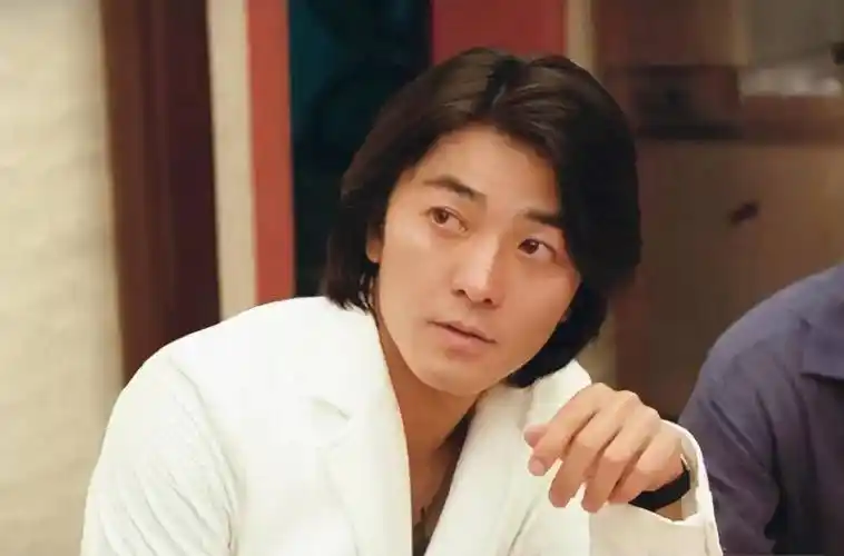 郑伊健新作定妆照,53岁面容沧桑,与蒙嘉慧相爱14年仍像热恋_生活_夫妻