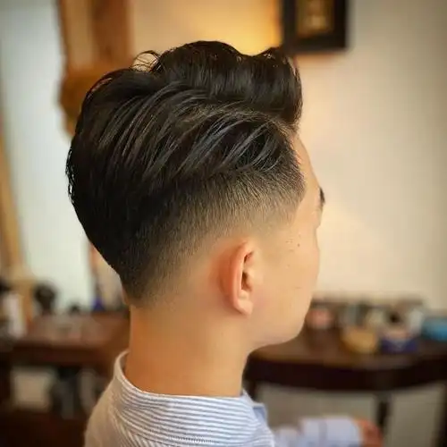 时尚的分头一般也会把两侧和后区推短,能和头顶较