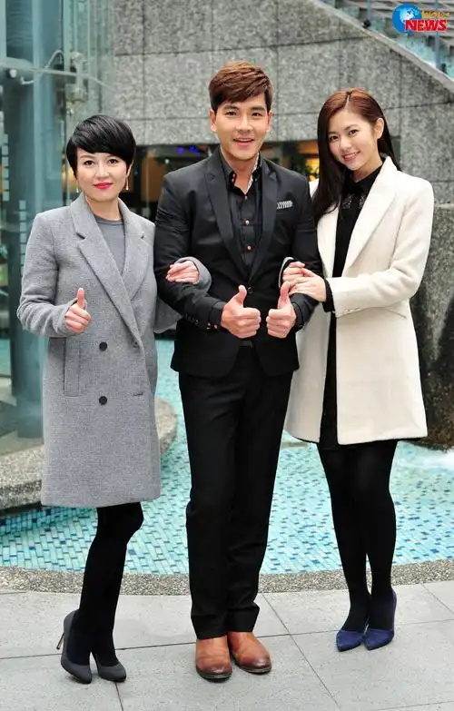 主要演员王传一,任容萱和苗可丽今日(1/12)一同切蛋糕庆功,同时也为