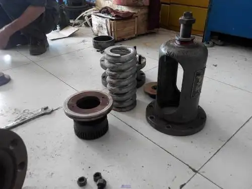 分享几张刚解体的锅炉安全阀照片