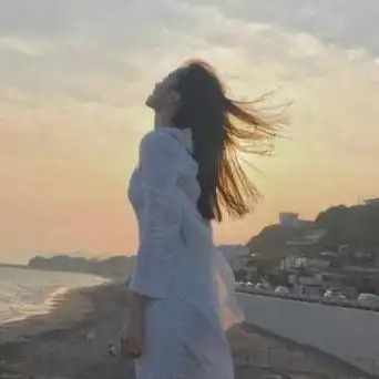 2019背影头像女生唯美侧脸或戴帽子 很不服气却又无能为力