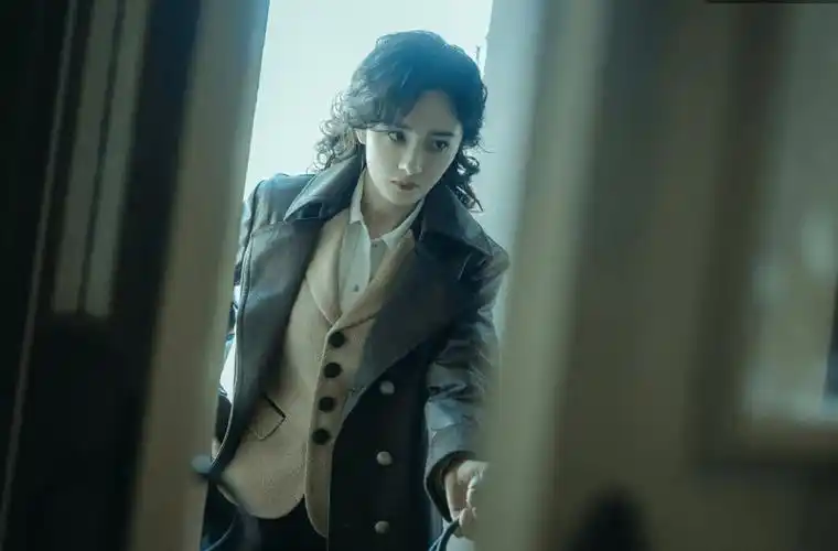 杨幂新剧预告状态大崩!脸垮体态差演技出戏,兜兜转转做回二番_秦昊_哈