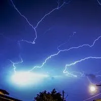 2019炫酷闪电头像 非常炫酷的闪电头像_微信头像图片大全