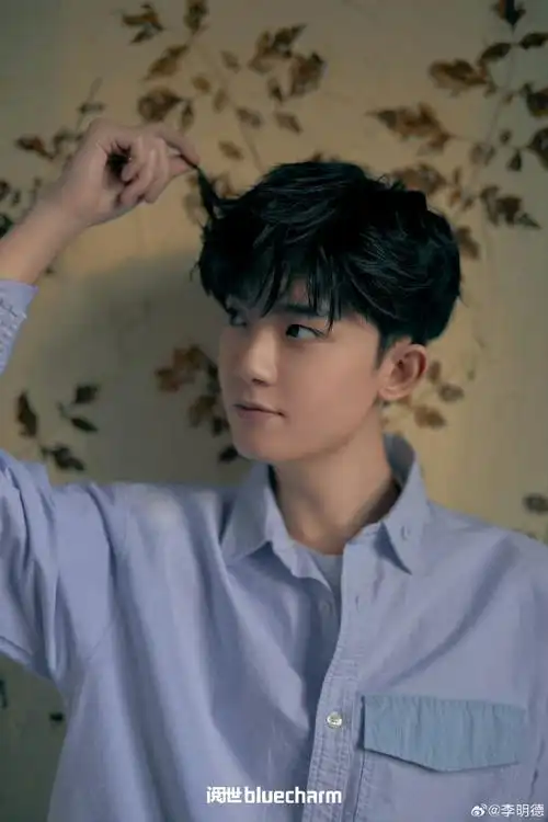 李明德新综证件照原图直出#李明德的证件照帅到我了!