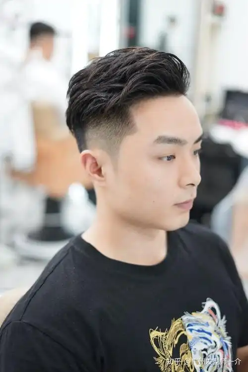 关注问题 67 写回答 发型 发型设计 男士发型 这样的油头该如何 ??