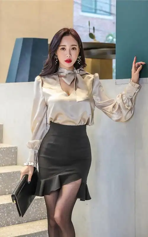 韩国模特秘书职业装穿搭:身材性感,高贵典雅