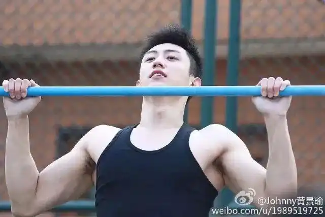 黄景瑜的名品身材太杀了堪称行走的荷尔蒙