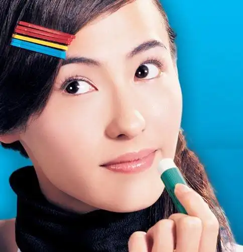 玉女范本张柏芝代言曼秀雷敦你一定经常会在电视广告中看到这样的镜头