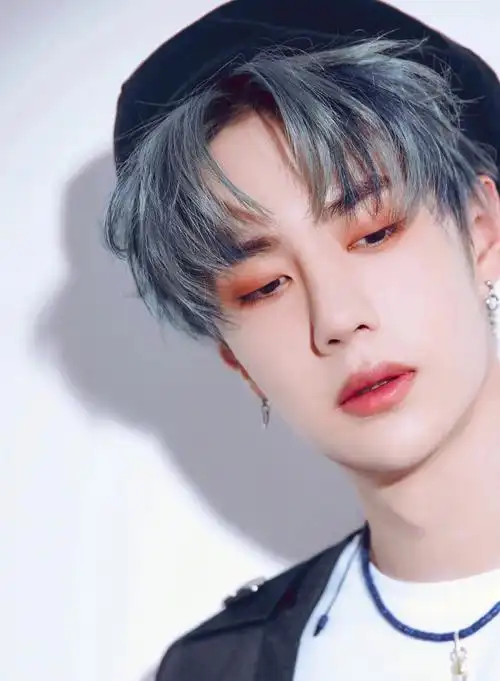 王一博发色小合集帅哥就是要染发盐甜酷都有了