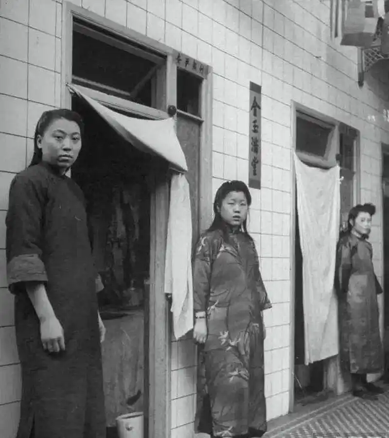 老舍笔下旧社会妓女的内心独白描写揭示了,一日失足,终身难回头.