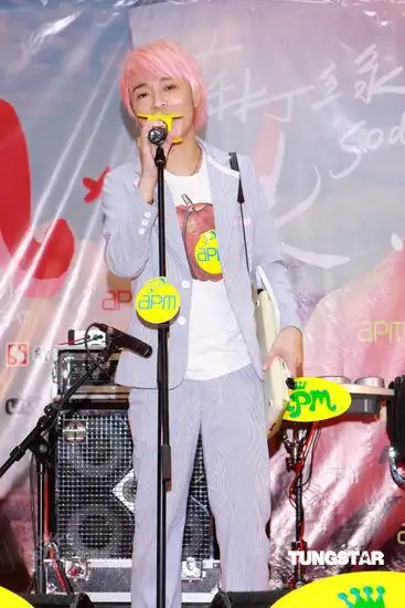 图文苏打绿香港签唱苏打绿现场表演