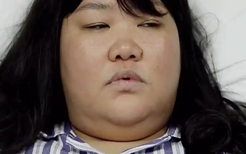 胖女孩因为长得丑被人嘲笑,得到变美药水后,瞬间秒杀所有人