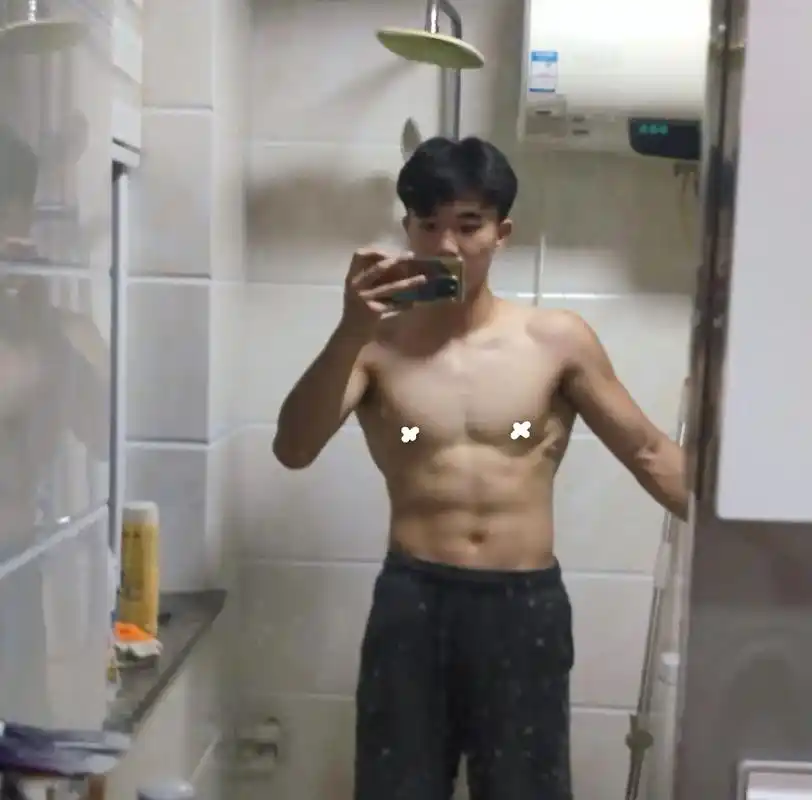 一个没有胸肌的细狗罢了.#薄肌男孩 #自然健身 #正经人 # - 抖音