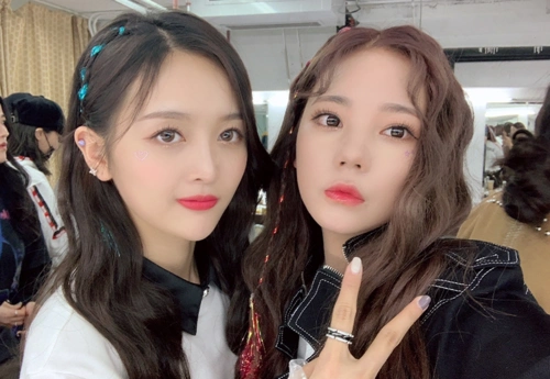 傅菁眼线画出内眼角,段奥娟亮片贴眼尾,网友:还是紫宁更精致