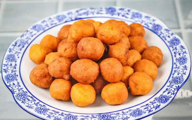 大厨教你炸红薯丸子的小技巧,香甜软糯又营养,越吃越想吃