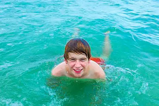 男孩,游泳,海洋