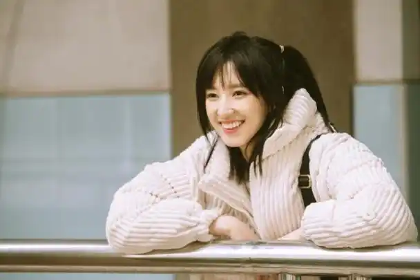 华晨宇的女朋友图片(华晨宇女友王悦伊不仅是学霸还是校花)