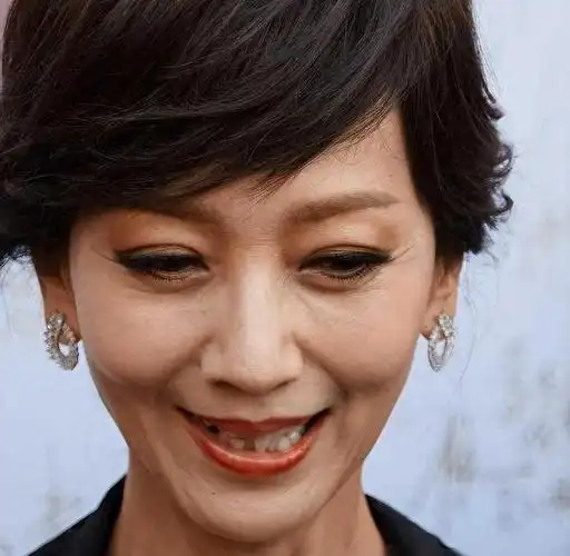 浑身皱纹,脸僵长斑,生图才是人间真实|娱乐圈|女明星_网易订阅