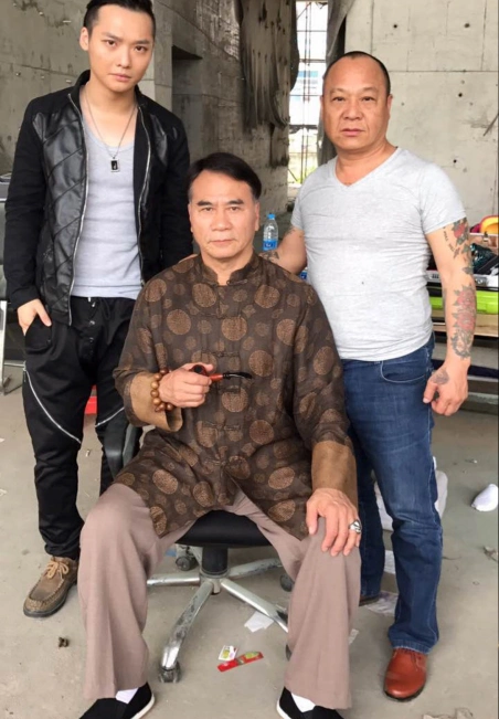 特长:驾驭 骑马 游泳 武术国籍:香港 加拿大职业:演员体重:80kg身高