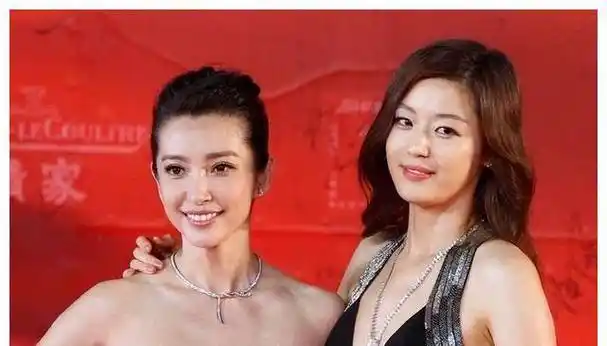 看了李冰冰和全智贤的合照,才明白"气质"比"身高"更重要_感觉_元素