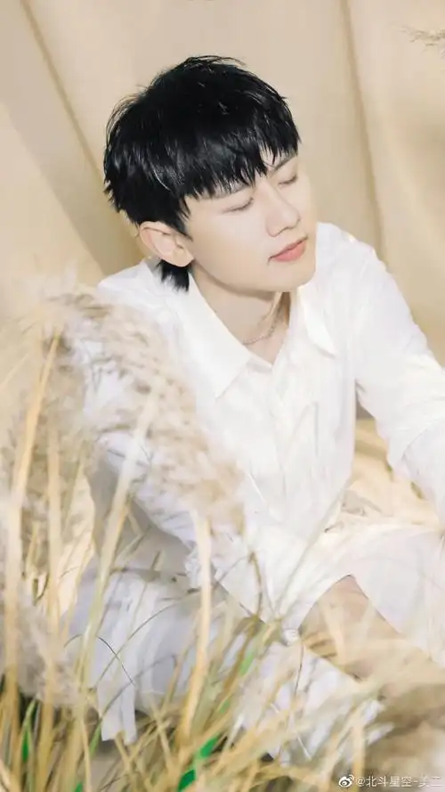 张杰超话#张杰未live巡回演唱会##张杰演唱会#【壁纸修9p】记忆中的