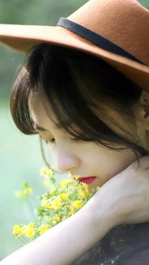 唯美女图集 - 其实你的笑容很美-空间大图-日出个性网(www.richu.cc)