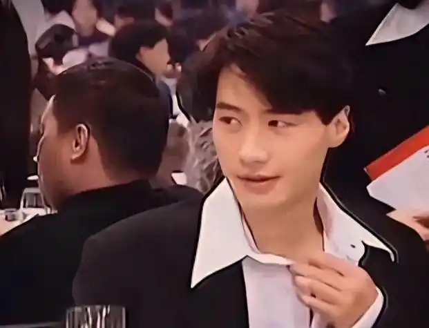 "再红,你还能红过黎明?"在上个世纪90年代,这句话一度传遍香港娱乐圈.