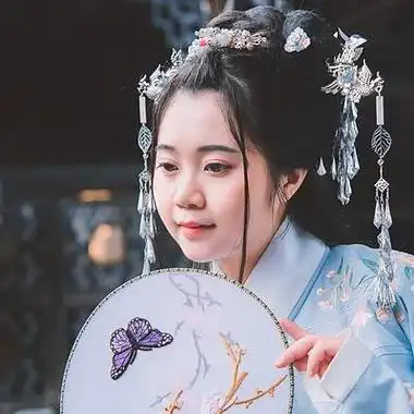文艺蓝衣带团扇女生头像唯美古风真人头像