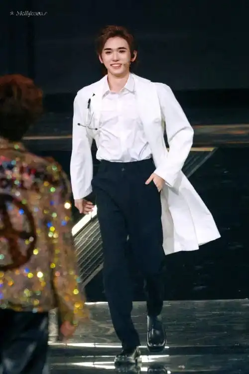 宋亚轩楼外楼演唱会##宋亚轩bbox##宋亚轩有多爱小苗##宋亚轩喉结