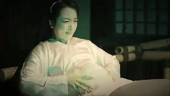 司藤:白英挺着大肚子,用尽力气生下孩子,最后惨死!
