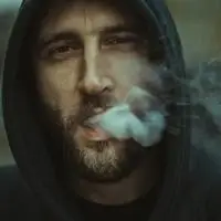 欧美抽烟男头像霸气