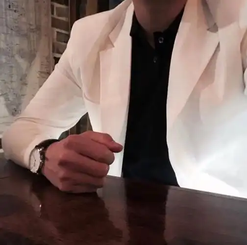 烟酒生活#杂食#男头#西装#潮头#半身#斯文败类#衣冠禽兽