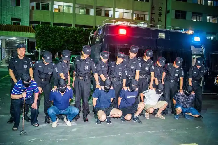 市公安局打掉涉网黑恶团伙13个