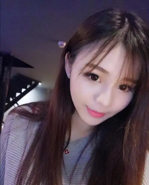 虎牙一姐小伊伊eva生活照图片小伊伊eva微博自拍照片