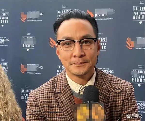 年轻时英俊潇洒,老了却丑成"糟老头子",男神的脸"肿"么了?