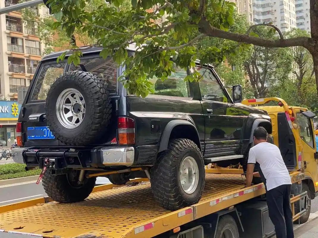 全国少见的尼桑途乐y60短款柴油4.