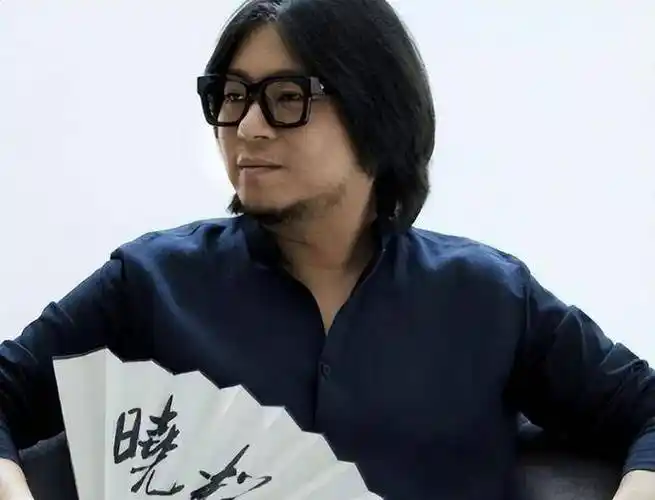 顶级家庭背景支撑成长说起高晓松的家世,可以说是权贵中的权贵.