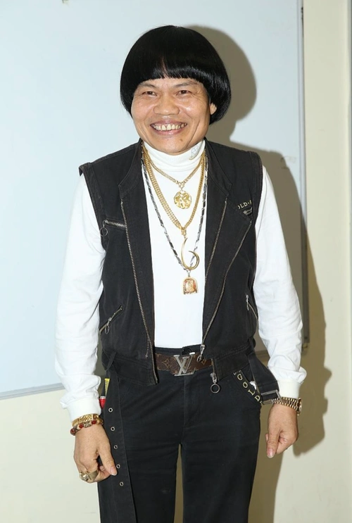 八两金出席吴孟达追思会全程声泪俱下感恩从对方身上学会爱国