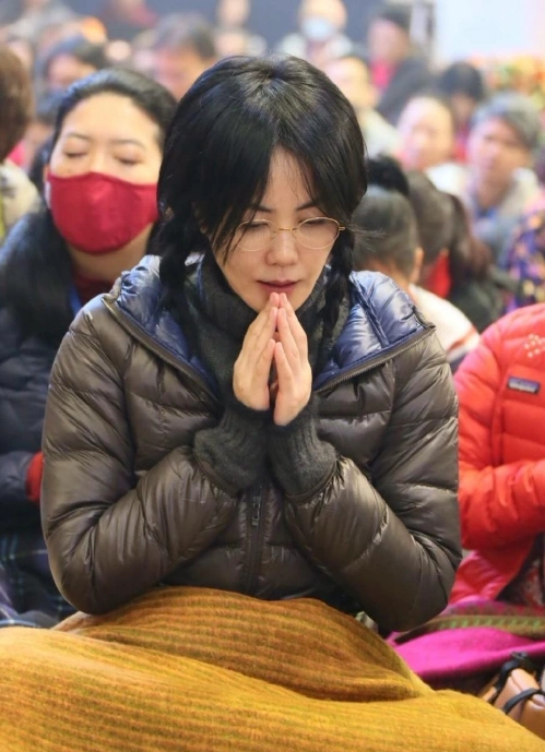 王菲双手合十图集,这些年就是靠着这样的态度有了"天后"的名号