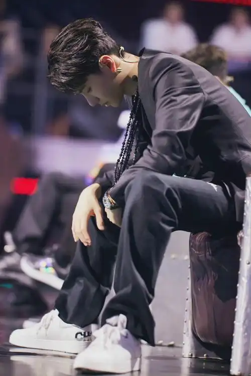 王一博街舞4高清剧照 侧颜杀的一博队长来了,不定义街舞……__财经