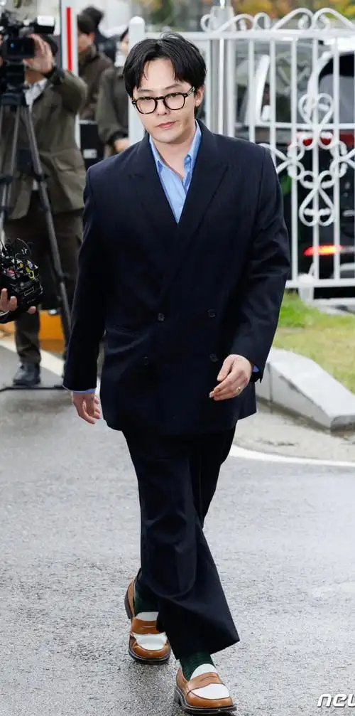 不虚传】【警局穿搭已从头到脚全部售罄】16615权志龙戴的jacques