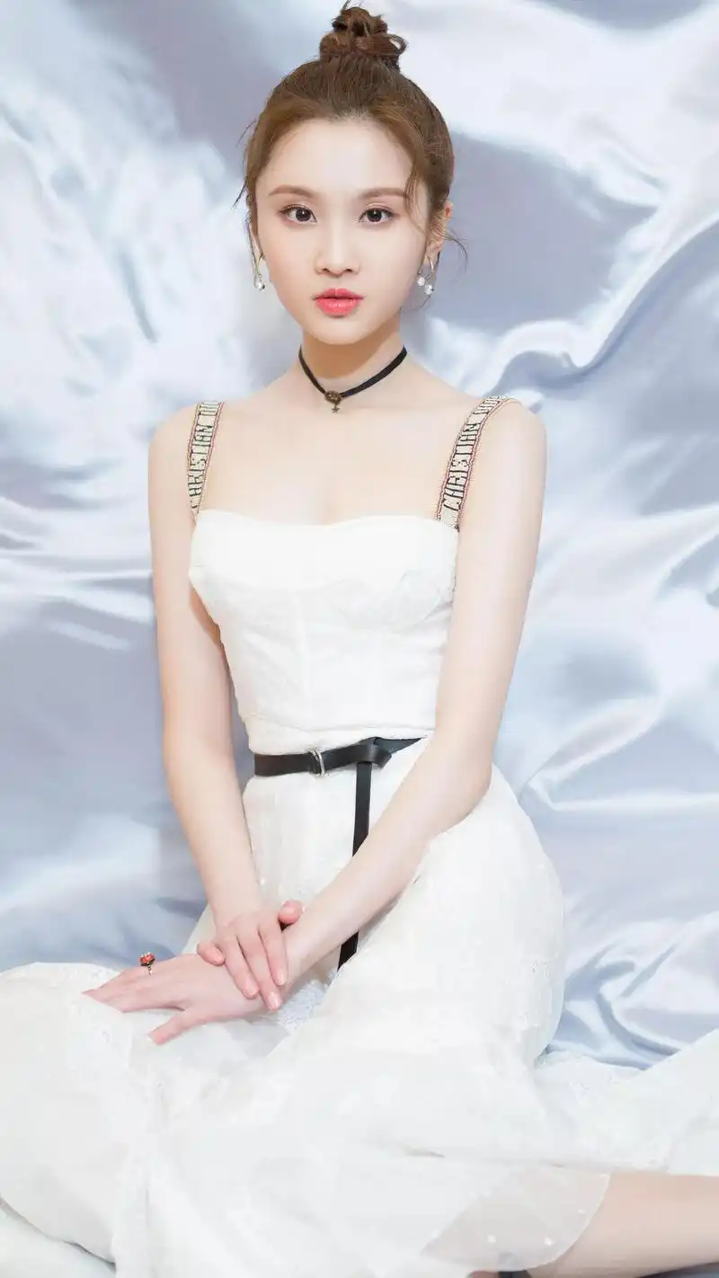 张慧雯高清写真,肤白貌美,楚楚可人